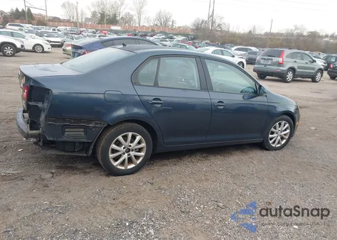 2010 Volkswagen Jetta Limited Edition from USA, damaged, VIN 3VWRZ7AJ1AM120429